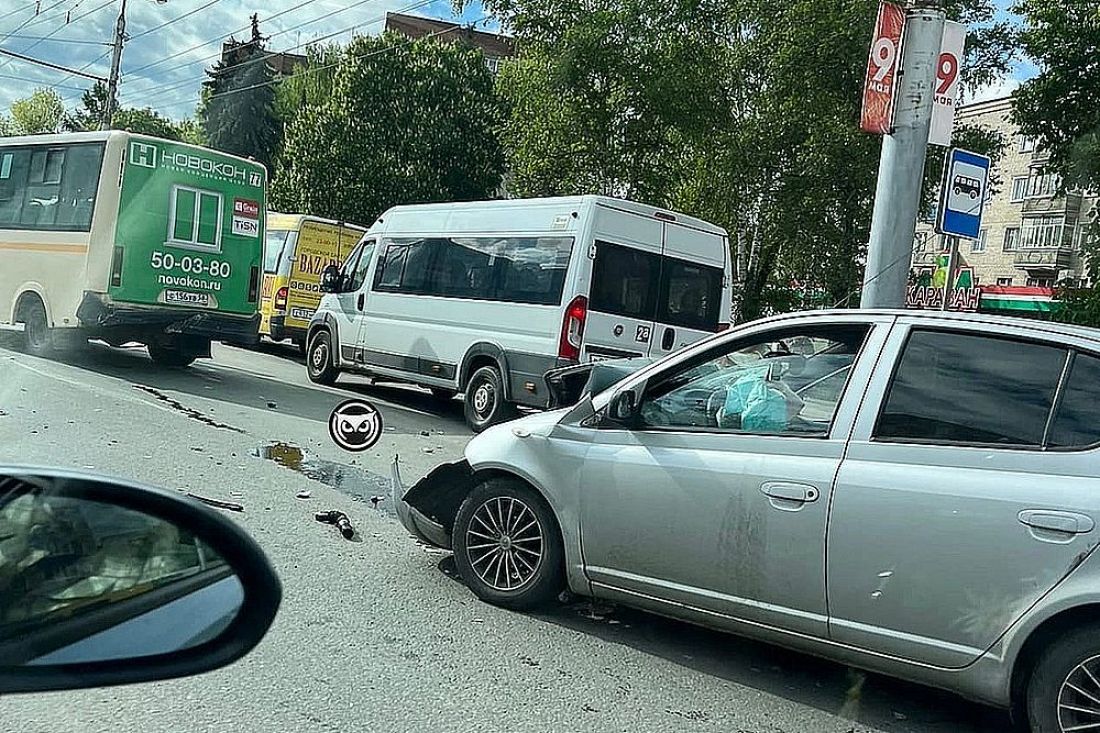 В Пензе на проспекте Победы в районе магазина «Буратино» из-за ДТП  растянулась пробка | 17.05.2022 | Пенза - БезФормата