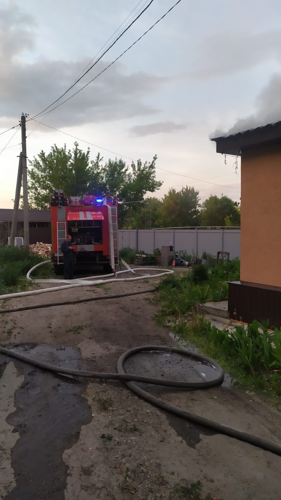 В Бессоновке вечерний пожар охватил дом | 06.06.2024 | Пенза - БезФормата