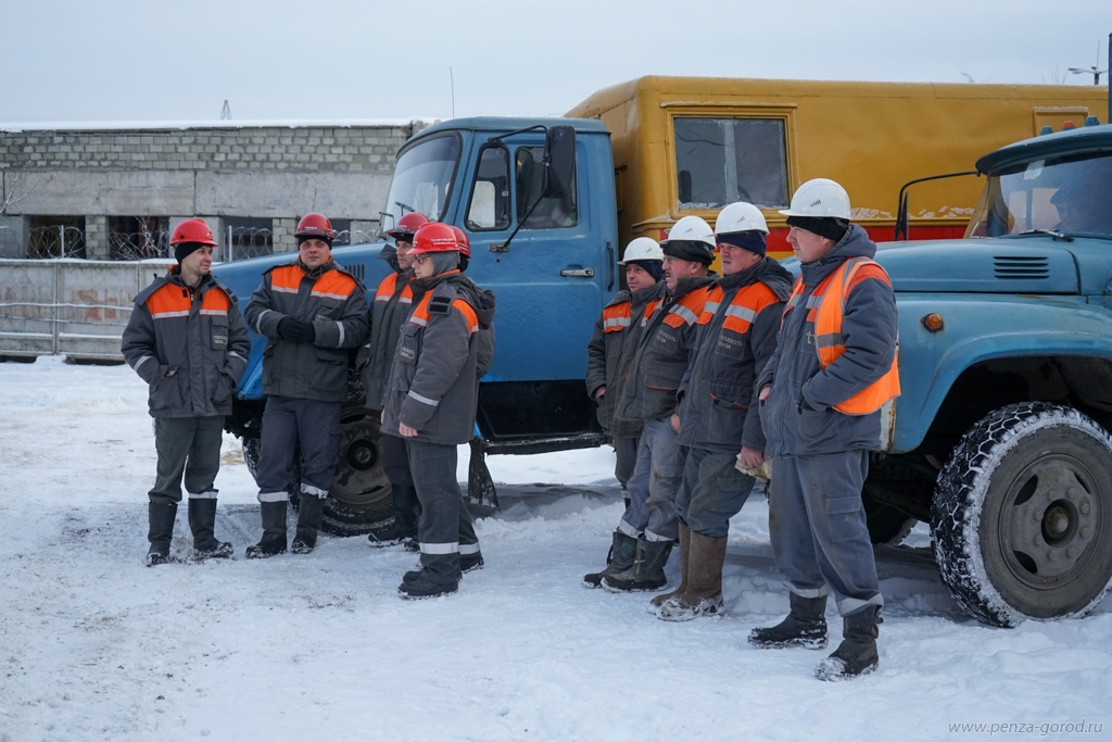 Пензенский т плюс. Аварийная бригада ЖКХ. Аварийная бригада водоканала. ПАО Т плюс Пенза. Бригада ЖКХ.