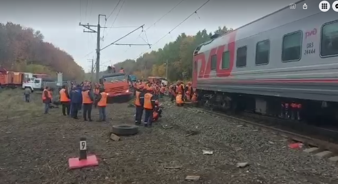 Авария на жд переезде в ярославской области. Катастрофы на железной дороге. Аварии пассажирских поездов.
