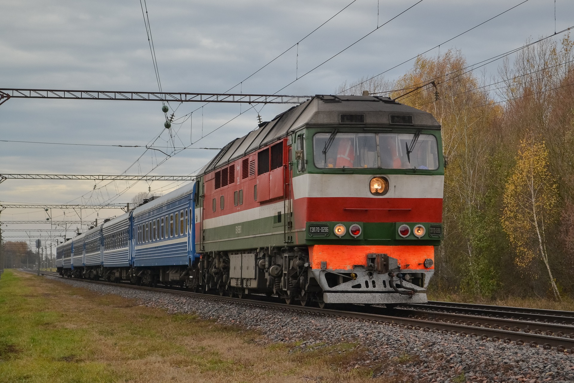 Электричка татарск. Тэп70-0286. Поезд РЖД. Станция Мартук. Депо тепловозы Великие Луки внутри.