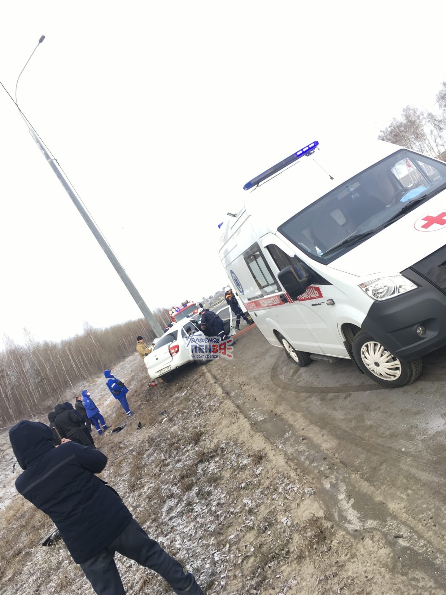 В Пензенской области на трассе М-5 «Ладу» намотало на столб | 13.12.2021 |  Пенза - БезФормата