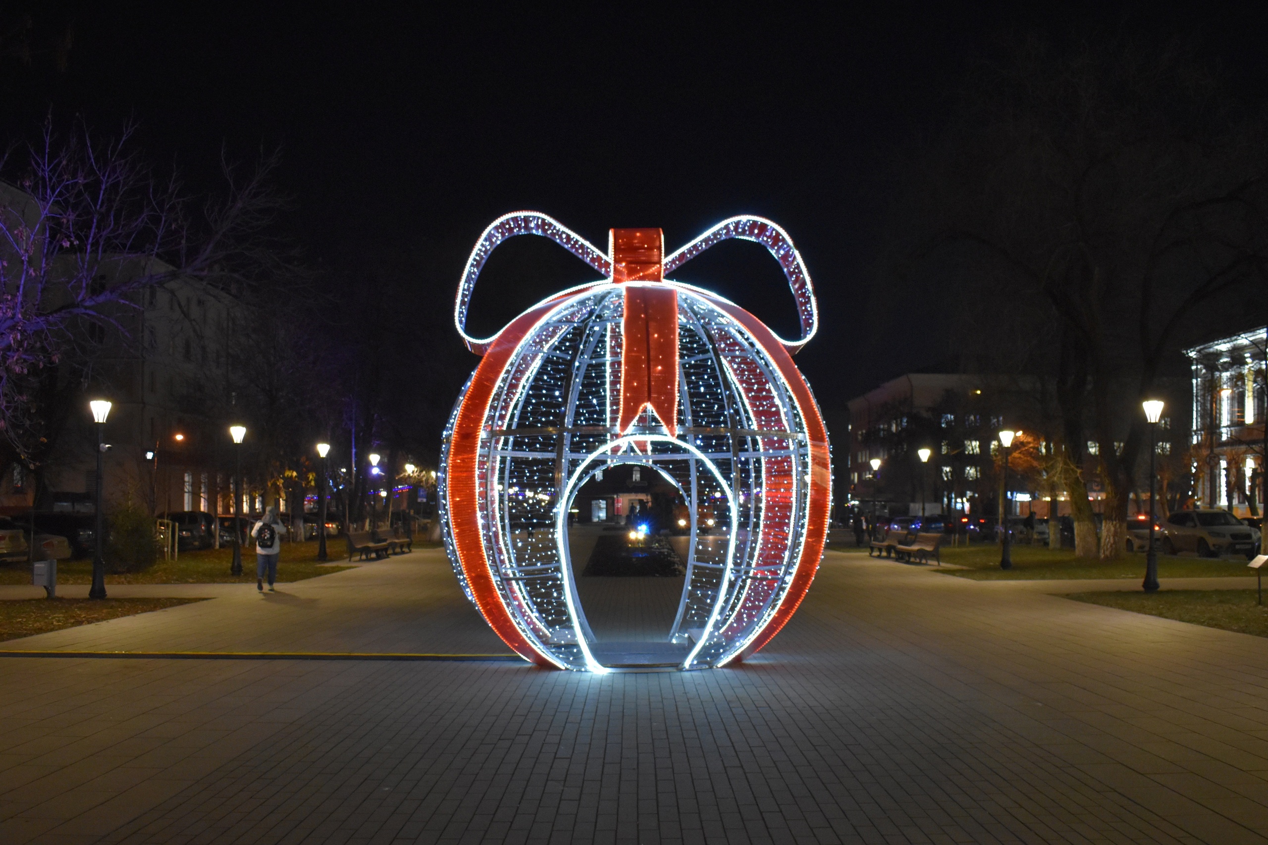 Нов пензы. Новогоднее украшение города. Украшение города к новому году. Новогодние украшения для улицы. Праздничная иллюминация.