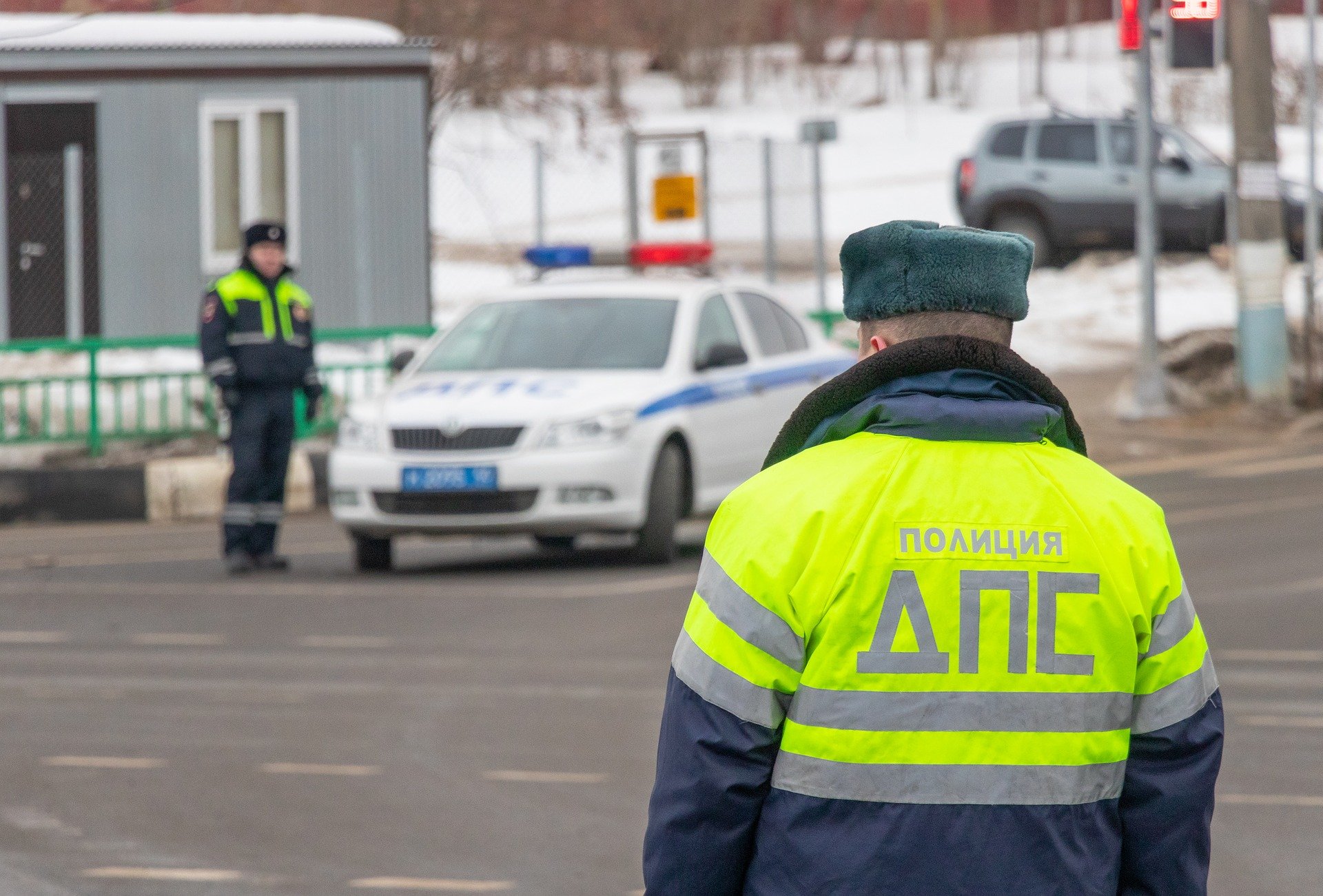 В Пензе водитель с фальшивыми номерами попытался дать взятку инспектору  ГИБДД | 04.03.2022 | Пенза - БезФормата