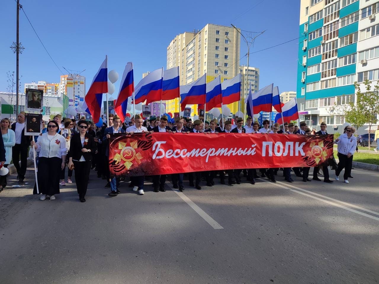 Ольга Чистякова прошла в Бессмертном полку вместе с жителями Спутника |  10.05.2022 | Пенза - БезФормата