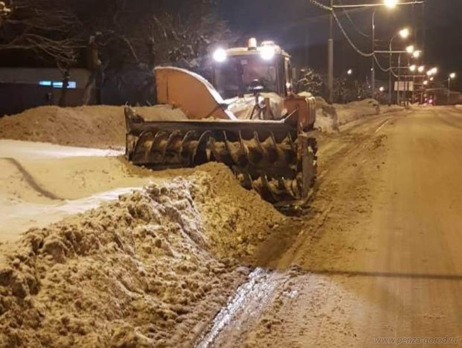 Более ста машин убирали снег в Пензе этой ночью | 20.01.2022 | Пенза -  БезФормата