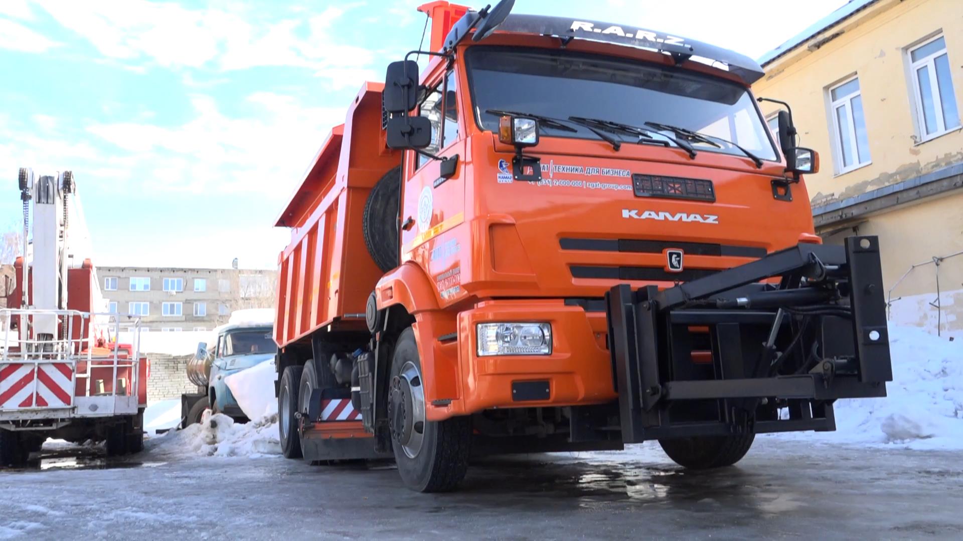 В Кузнецке коммунальные службы пополнили автопарк | 22.03.2022 | Пенза -  БезФормата