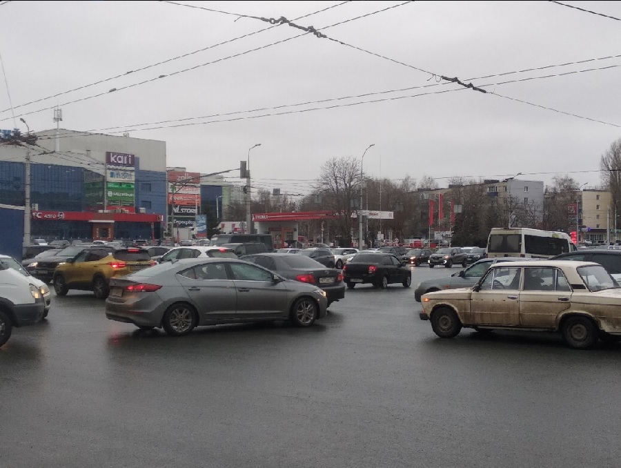 Перекресток луначарского толстого пенза фото В центре Пензе на перекрестке улиц Суворова и Кулакова сломался светофор - Столи