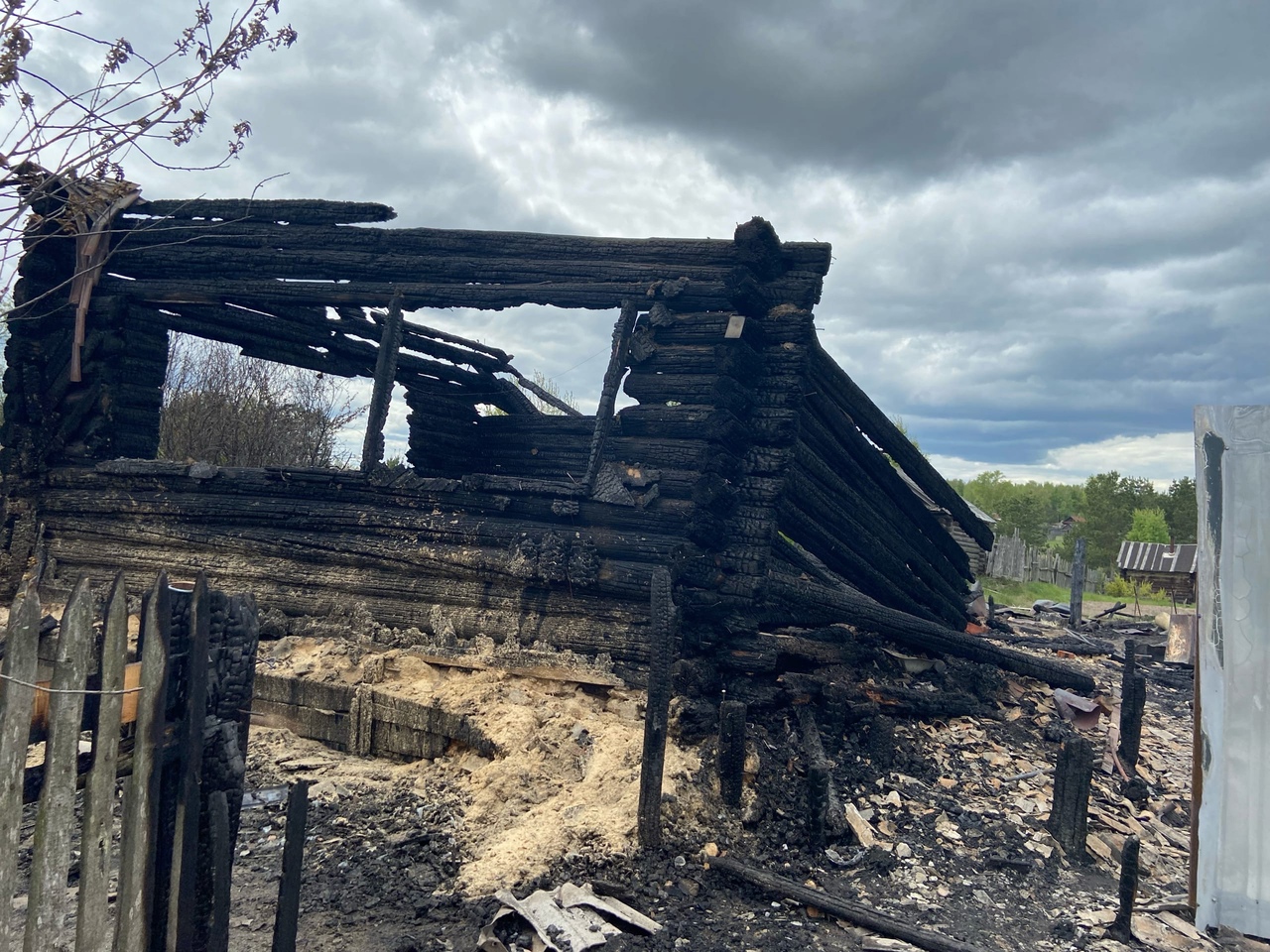 Жуткий пожар уничтожил два дома в Кузнецком районе | 26.05.2022 | Пенза -  БезФормата