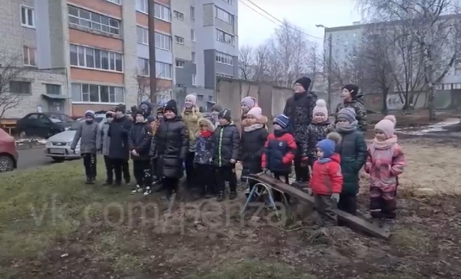 Дети вышли на улицу. Дети улицы. Сумская 2 Пенза. Верните нашу детскую площадку. Г. Пенза ул. Сумская дом. 2.