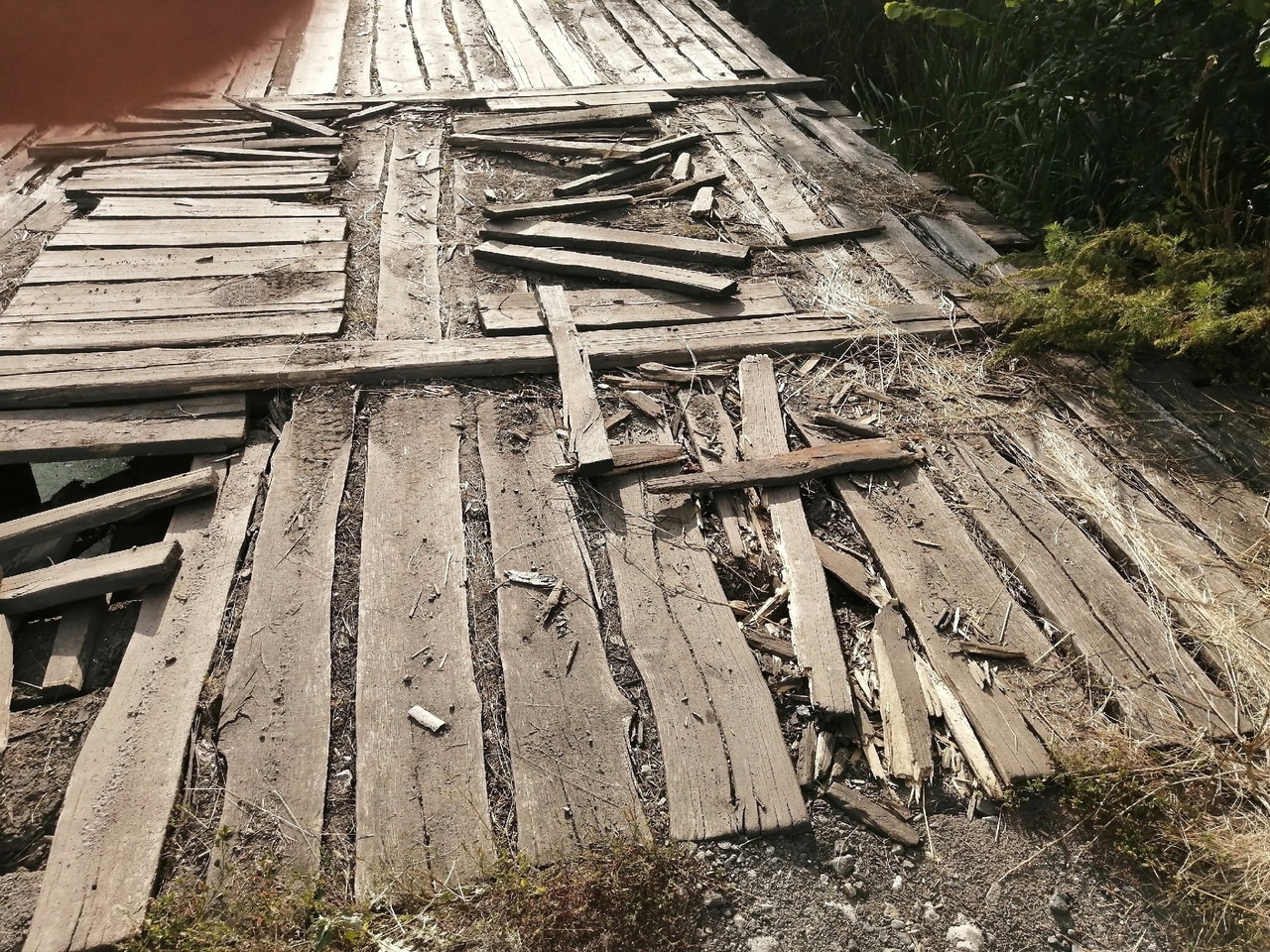 Разрушенный Белорецкий деревянный мост. Село никуда