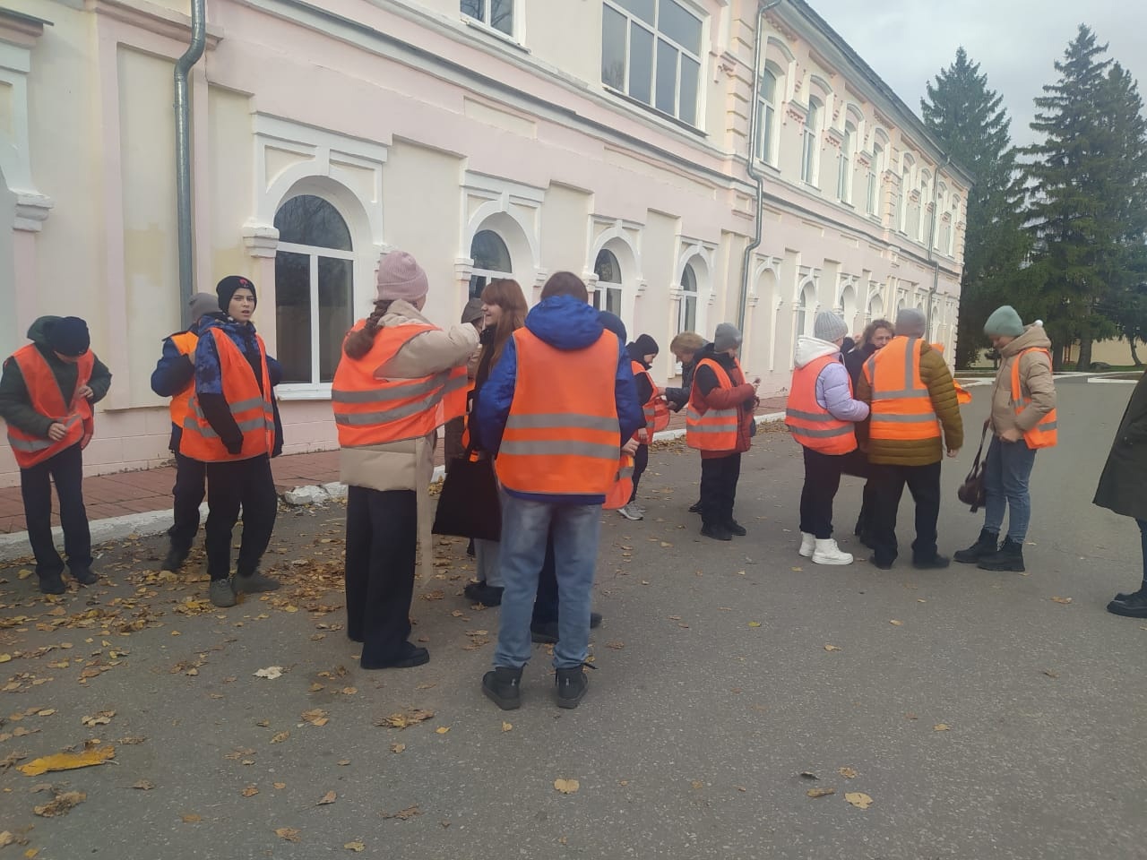 Пензенским школьникам провели экскурсию по цехам компании «Маяк» |  10.11.2023 | Пенза - БезФормата