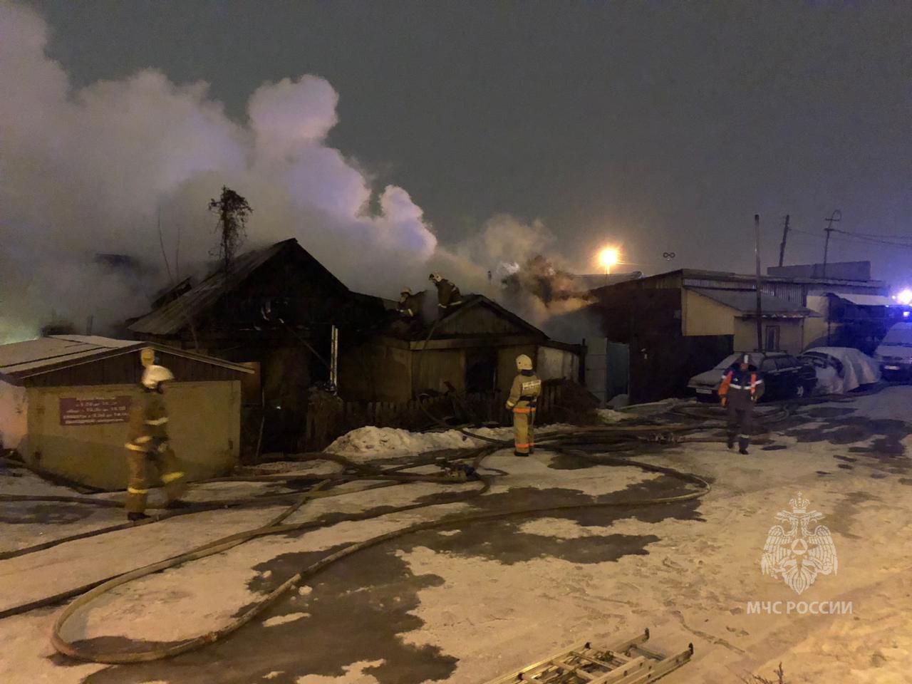 В Пензе на Чаадаева сгорел дом на 3 семьи | 02.01.2024 | Пенза - БезФормата