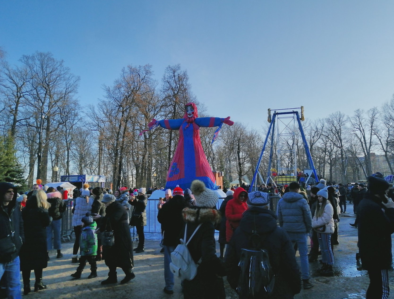 Парк Кузнецк Масленица. Зимние гуляния в Подмосковье. Празднование Масленицы. Зимний парк.