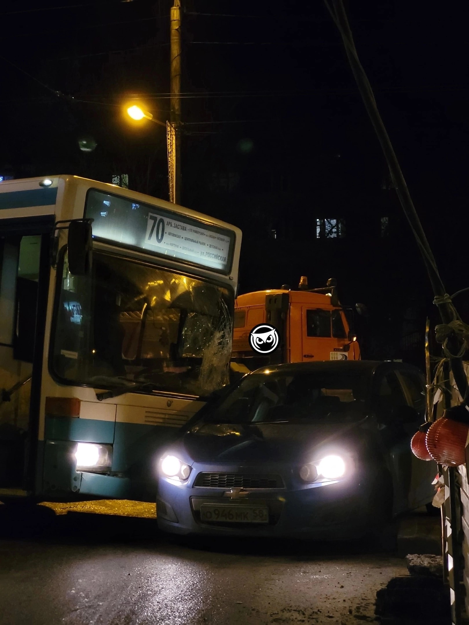 В Пензе на Южной поляне автобус влетел в легковушку | 14.03.2023 | Пенза -  БезФормата