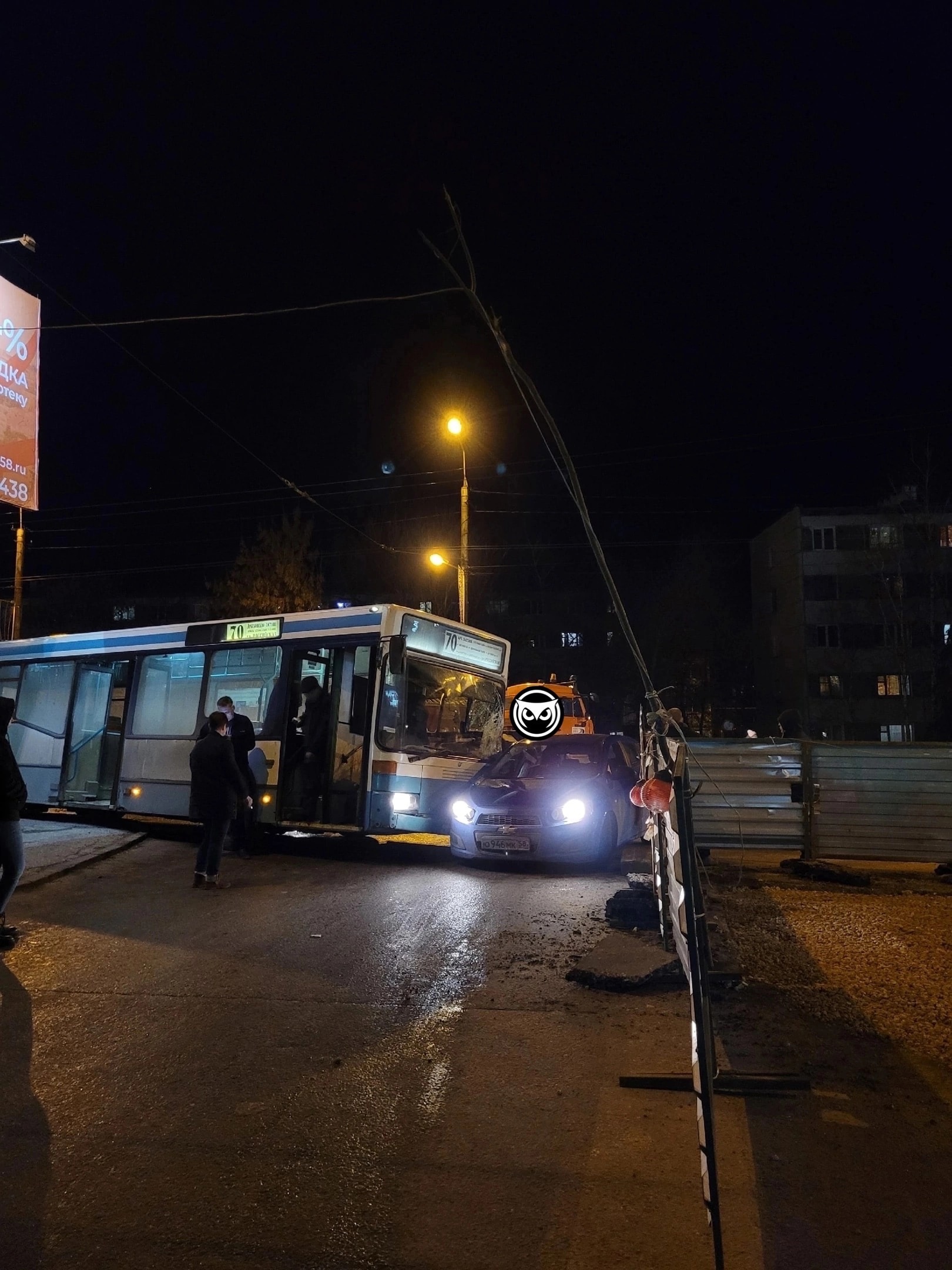 В Пензе на Южной поляне автобус влетел в легковушку | 14.03.2023 | Пенза -  БезФормата