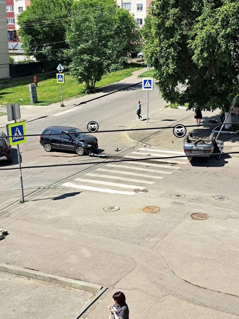 В Пензе на перекрестке улиц Свердлова и Богданова в жестком ДТП  перевернулось авто | 17.06.2023 | Пенза - БезФормата