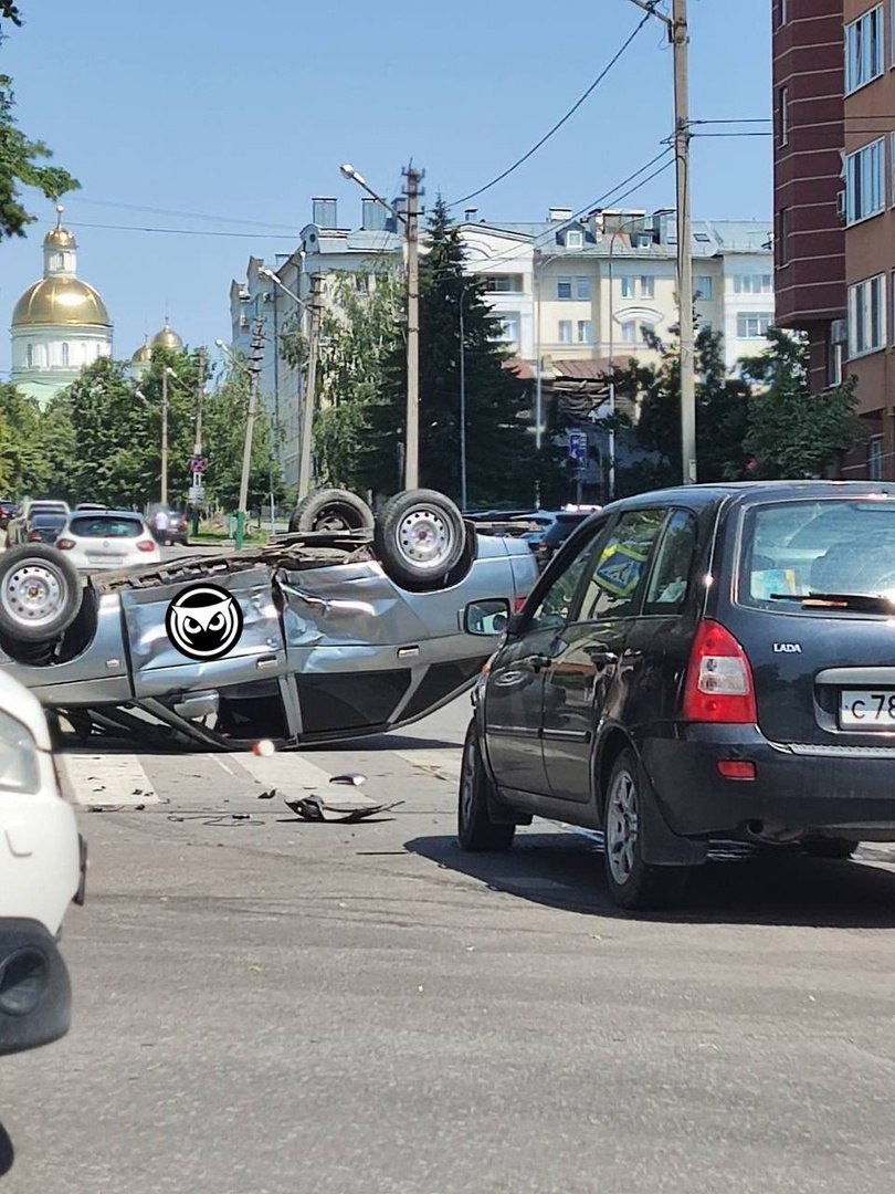 В Пензе на перекрестке улиц Свердлова и Богданова в жестком ДТП  перевернулось авто | 17.06.2023 | Пенза - БезФормата