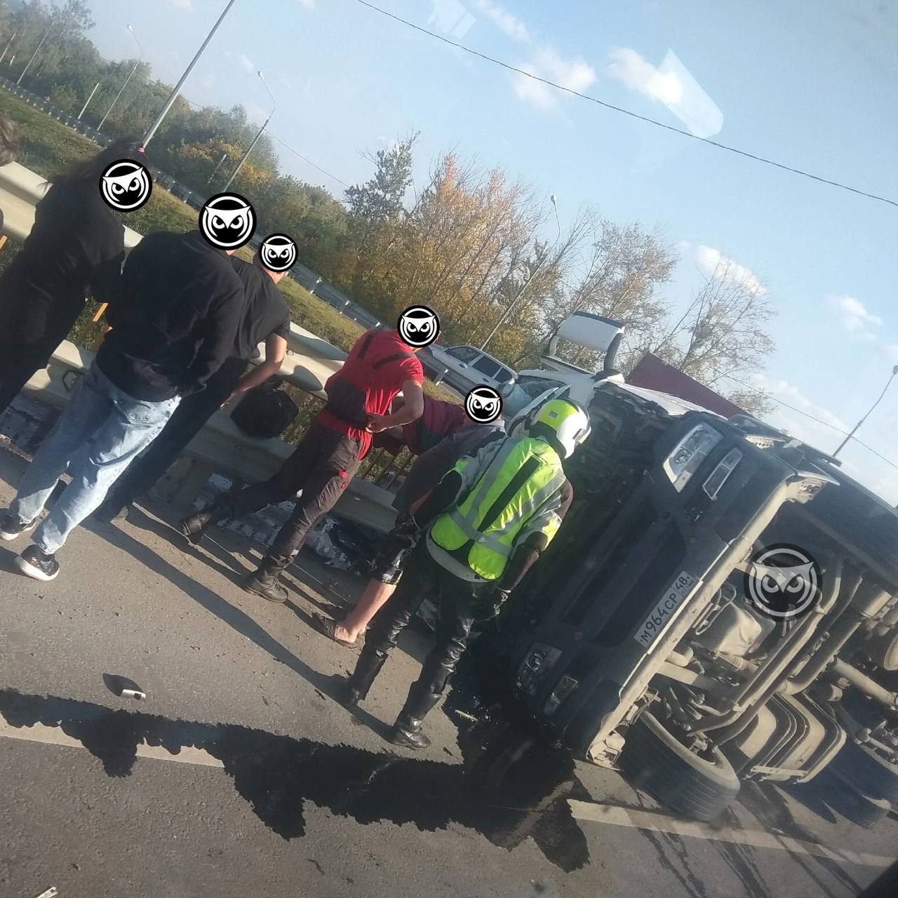 В Пензе на улице Аустрина перевернулся грузовик со свинями | 20.09.2023 |  Пенза - БезФормата