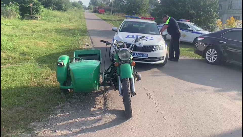 Припаркованный мотоцикл