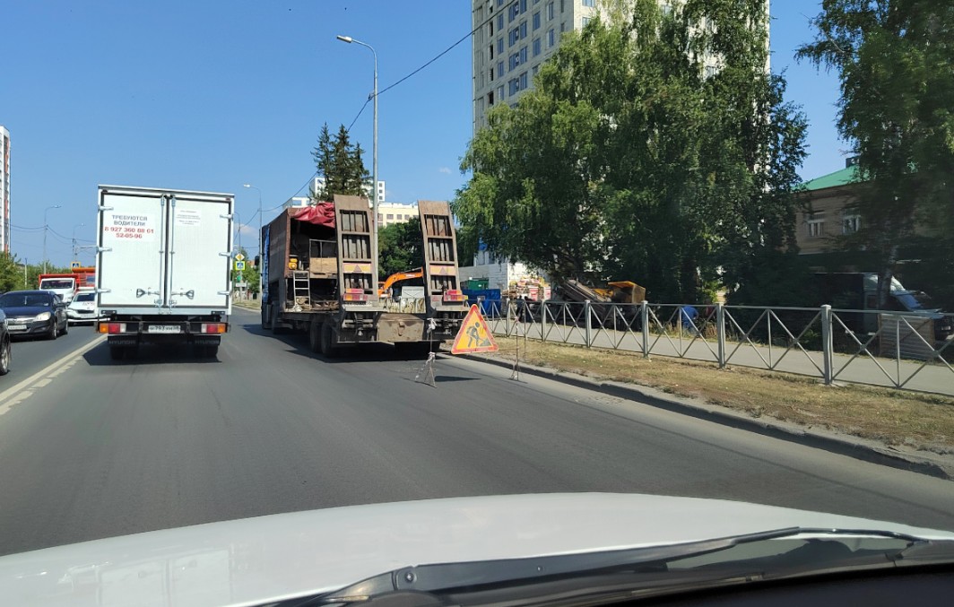 В Пензе на ГПЗ большегруз застройщика уже два дня создает пробки | 03