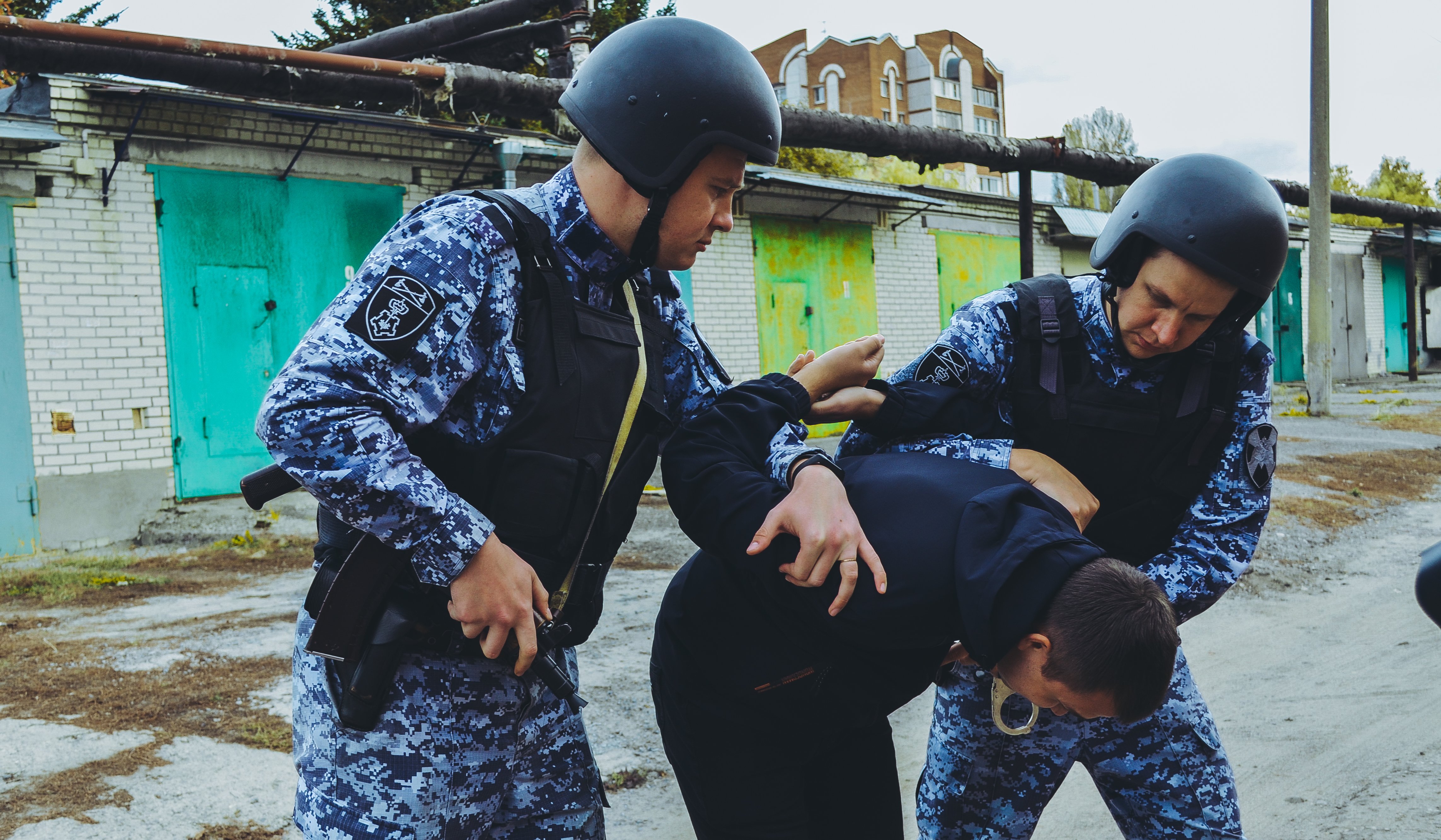 В Пензе молодые люди поссорились и били посуду в ресторане | 16.04.2024 |  Пенза - БезФормата