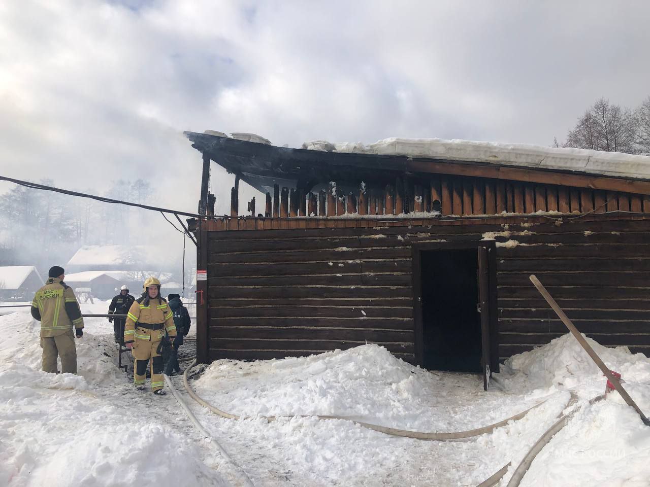 В поселке Золотаревка 23 пожарных тушили горящую постройку | 20.02.2024 |  Пенза - БезФормата