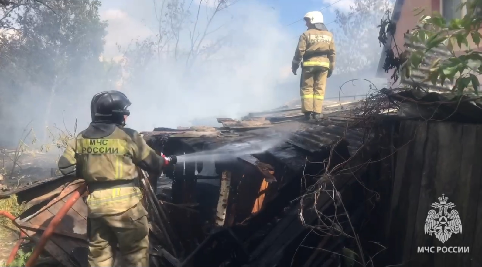 В Пензе на Ново-Казанской пожар охватил 11 хозяйственных построек |  05.06.2024 | Пенза - БезФормата