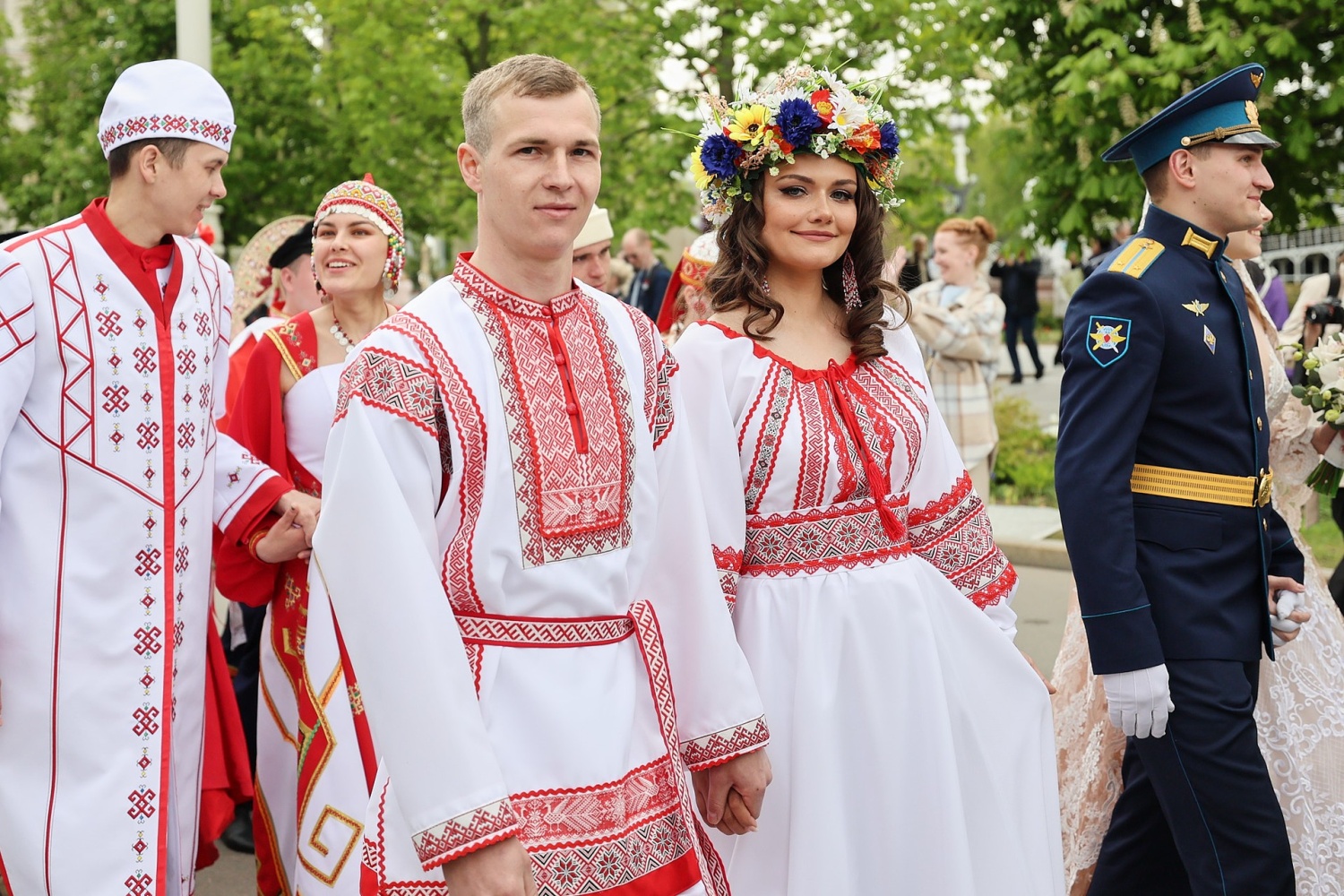 Во время свадебного фестиваля в Москве поженились 13 пар из регинов ПФО |  17.05.2024 | Пенза - БезФормата