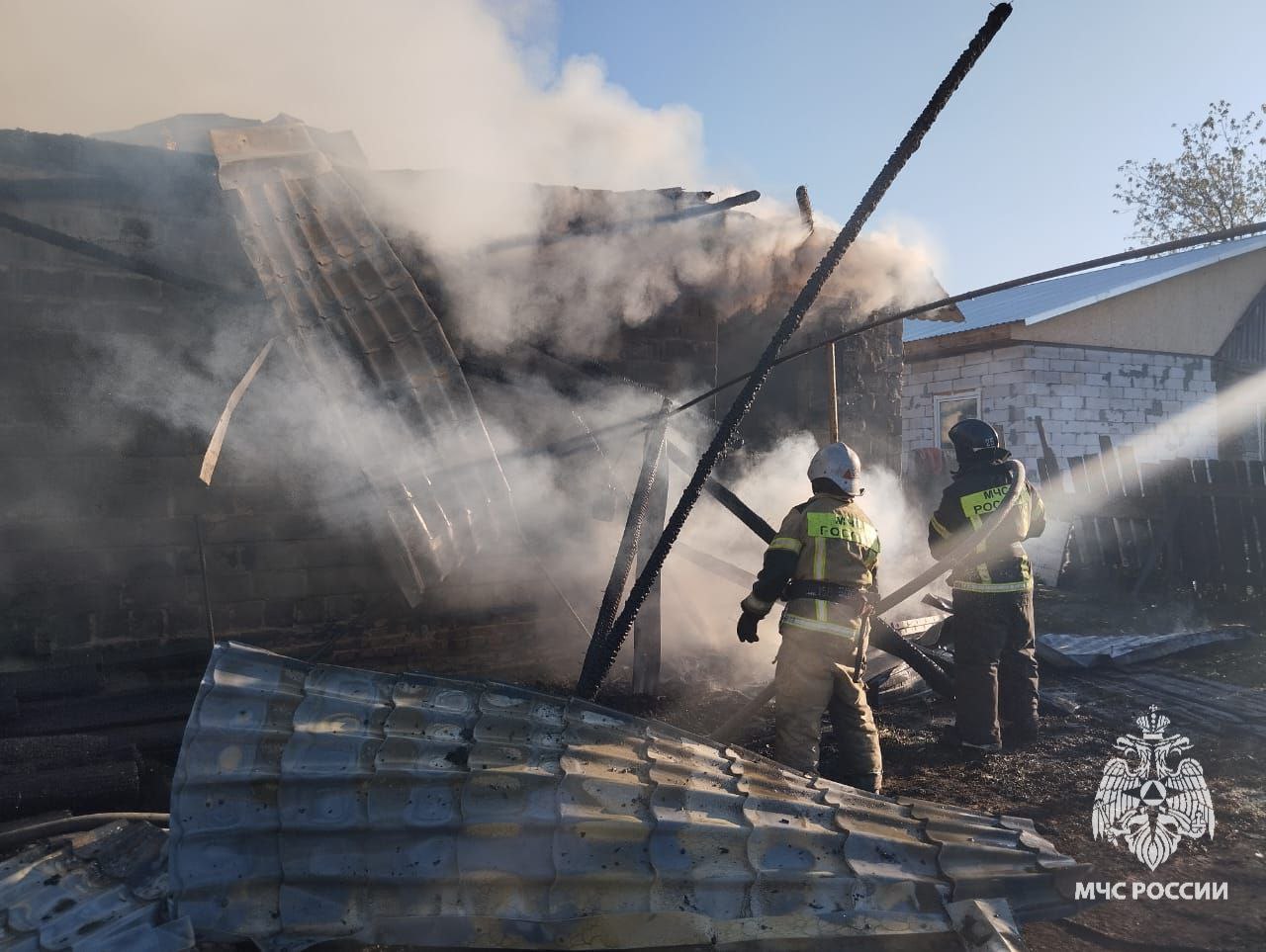 В пожаре в Городище сгорел срубовой дом и автомобиль | 20.05.2024 | Пенза -  БезФормата