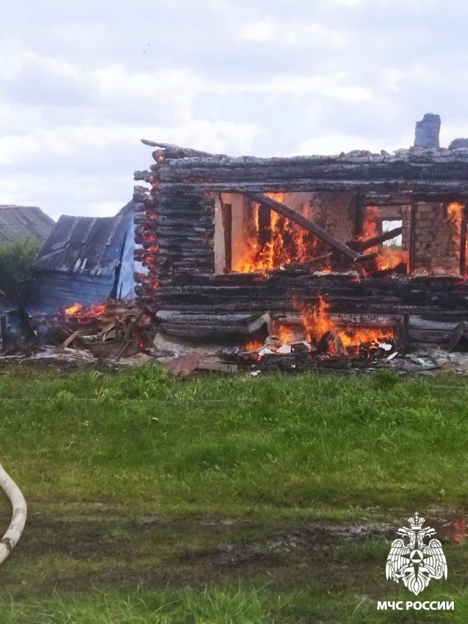 В Сосновоборском районе пожар уничтожил частный дом | 07.05.2024 | Пенза -  БезФормата