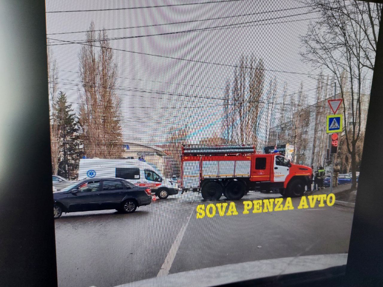 В Пензе пожарные машины стянули на место аварии на проспекте Строителей -  Столица58