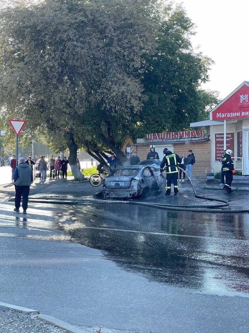 В Пензе напротив автовокзала сгорела машина такси | 08.09.2021 | Пенза -  БезФормата