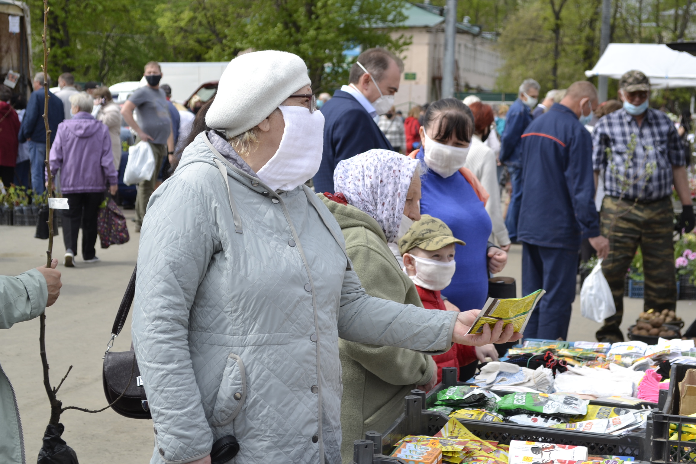 Среди жителей некоторого города