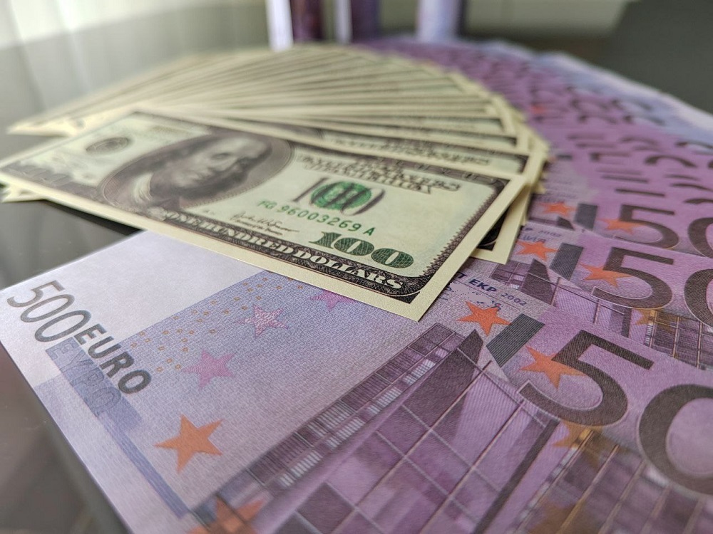 Валюта. Российская валюта. 26 Евро в рублях. Курс евро на сегодня.