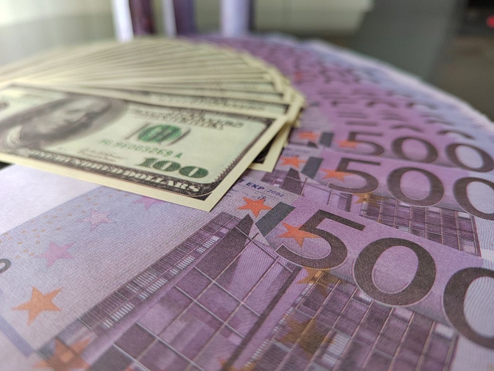 Банк новый век курс валют. 58 Долларов в рублях. 30 Евро в рублях. Валюта Якутии. 2017 долларов в рублях