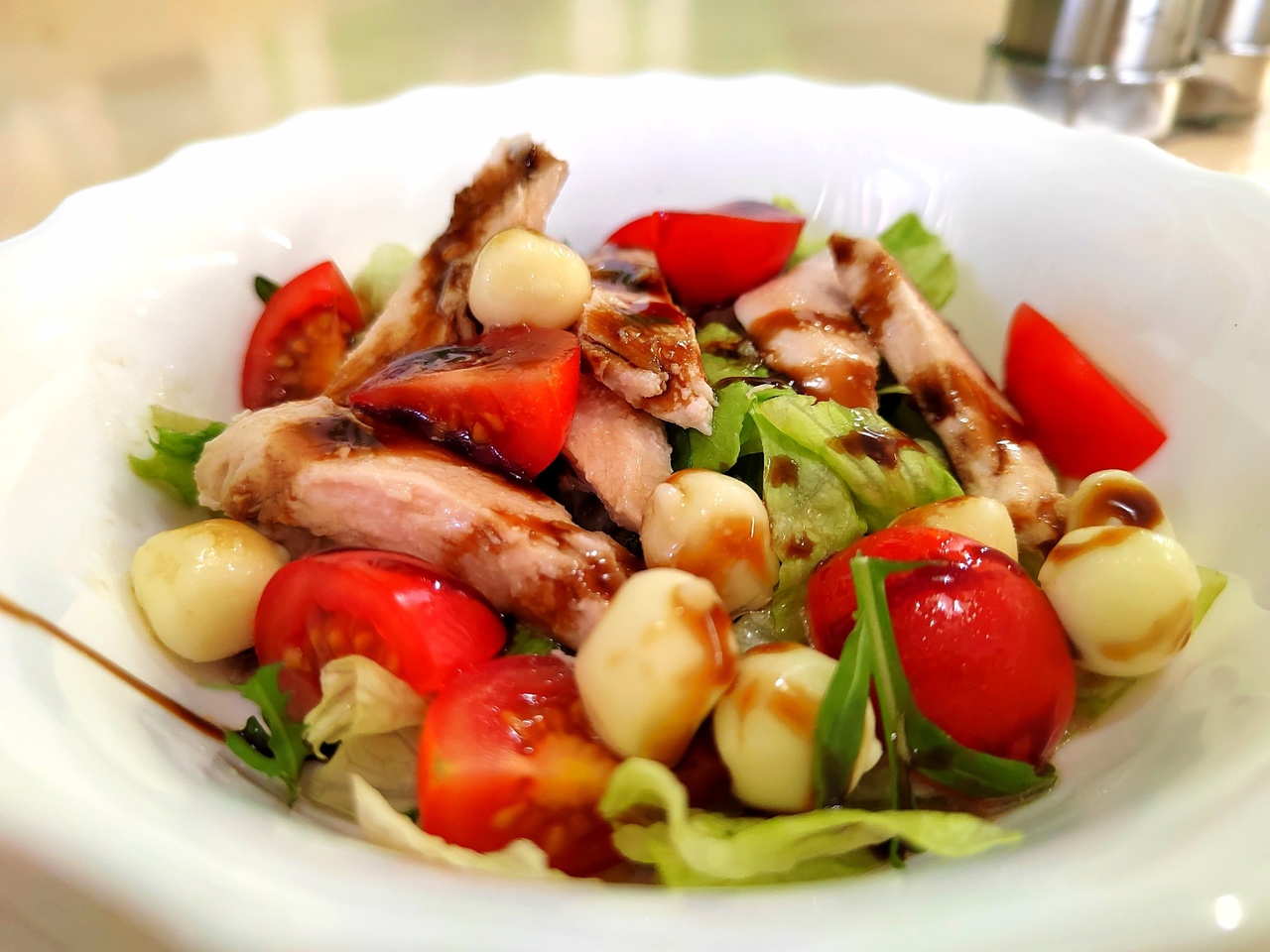 Греческий салат с моцареллой – истинное великолепие вкуса