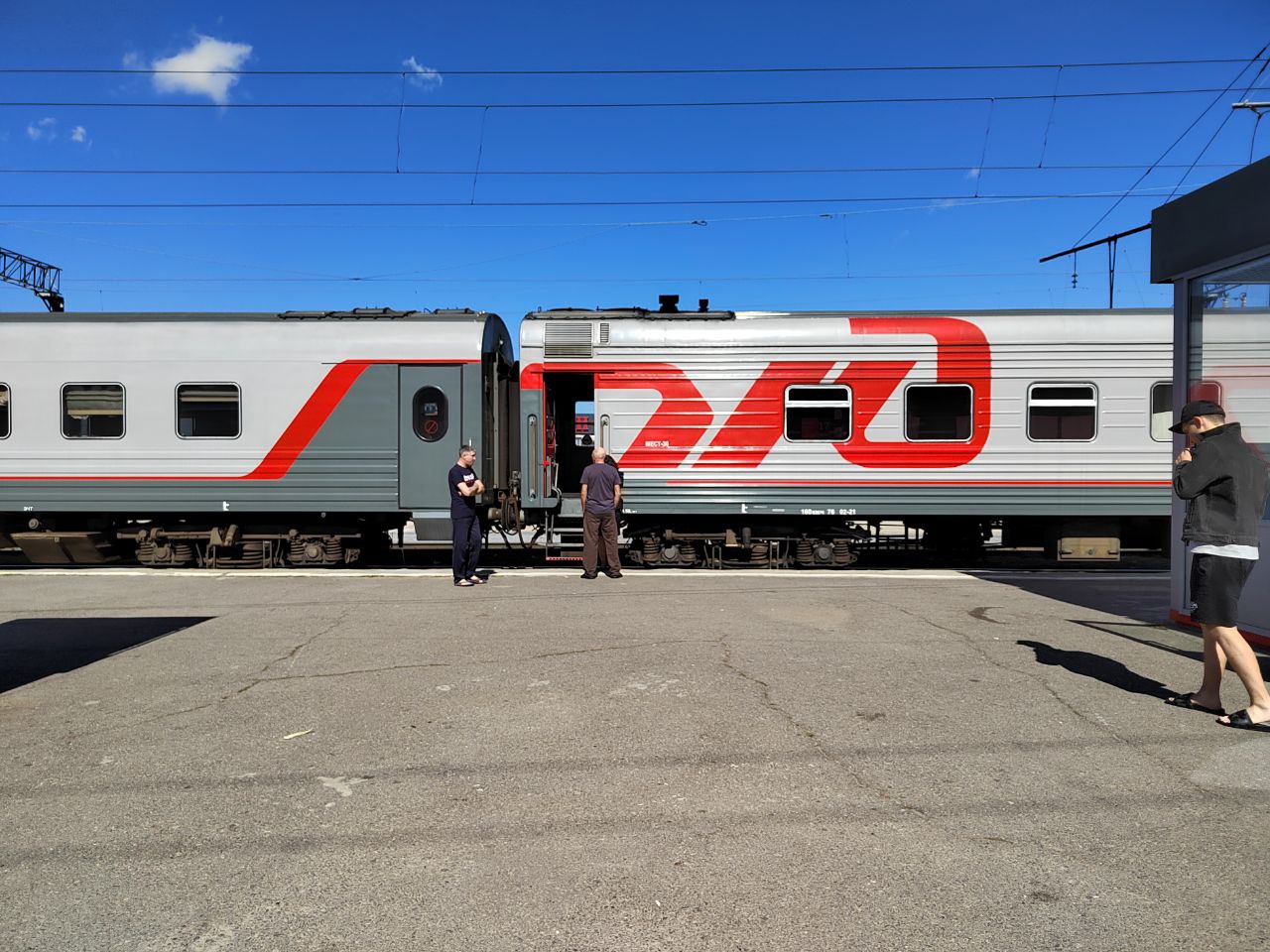 Поезда пенза 1. Поезда. Приезд поезда. Две столицы Сибирский эшелон Победы. Билет на поезд Победы.