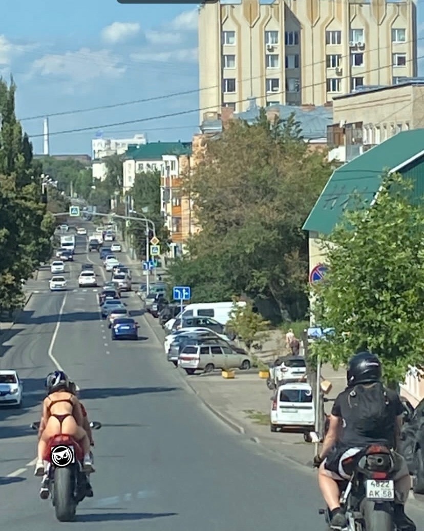 В Пензе пассажирка мотоцикла проехала по городу в одном нижнем белье -  Столица58