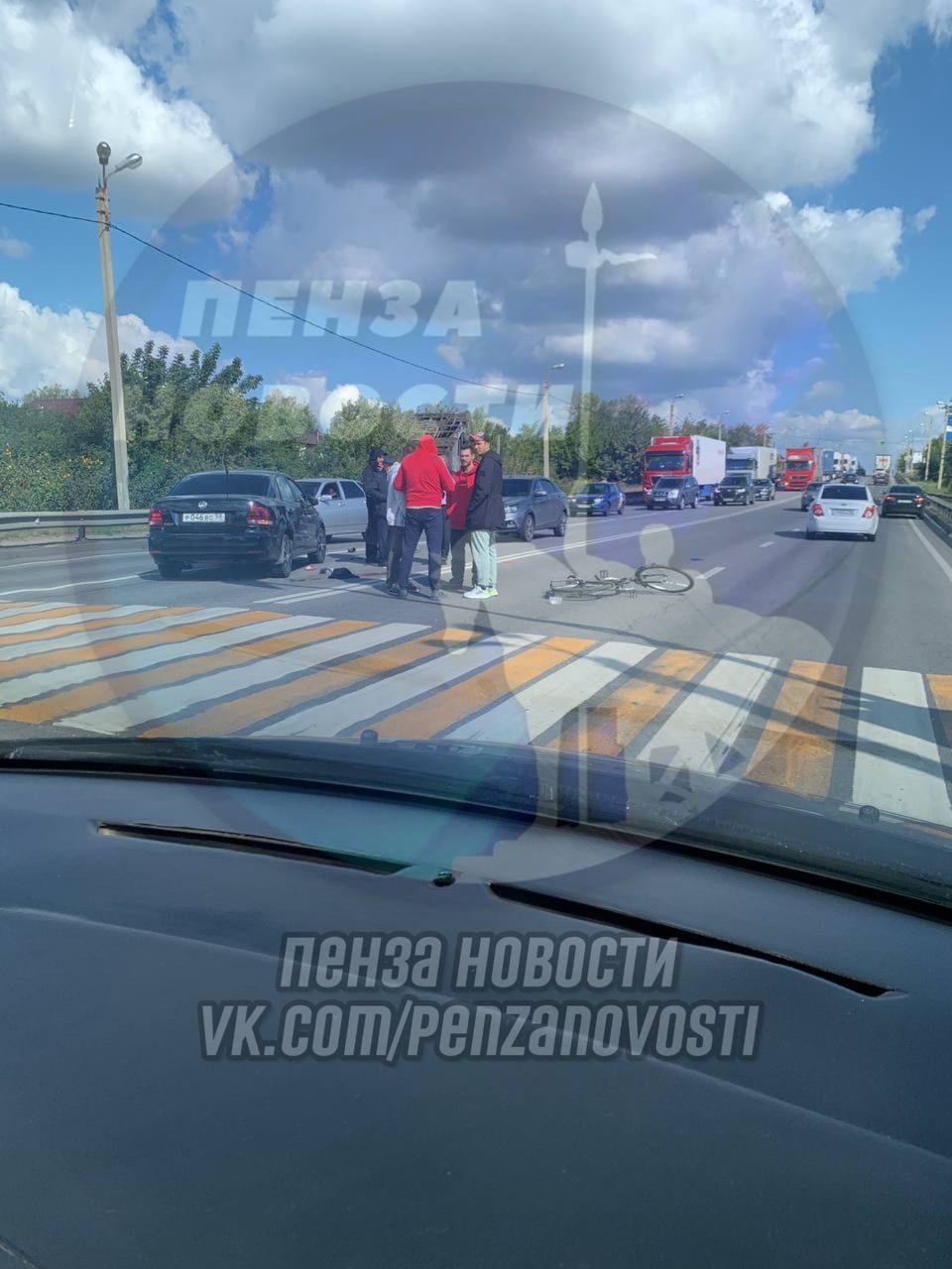 В Пензе на пешеходном переходе сбили велосипедиста | 10.09.2023 | Пенза -  БезФормата