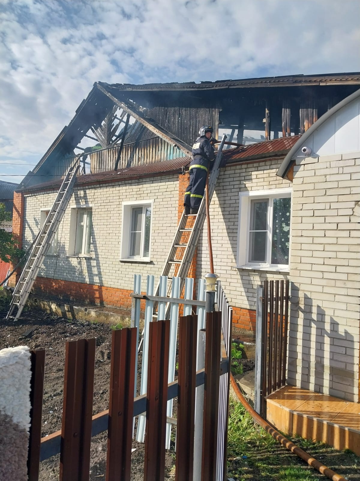 В Никольске огонь тушили в двухквартирном доме | 03.06.2024 | Пенза -  БезФормата