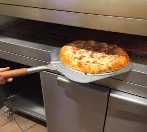 Не пропустите: в новом «Караване» возле автовокзала завтра можно купить огромную пиццу за 100 рублей