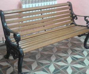 Сергей Златогорский установил в кузнецких парках кованые скамейки