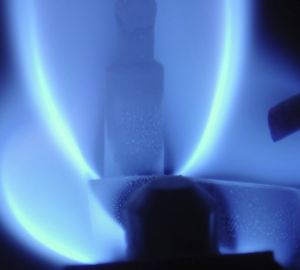 Иван Белозерцев зажег символический факел для жителей "Зари" и "Нефтяника"