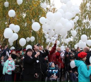 Небо над Пензой заполнилось белыми шарами