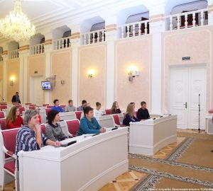 Валерий Лидин познакомил школьников из Нижнего Ломова с историей Дворянского собрания