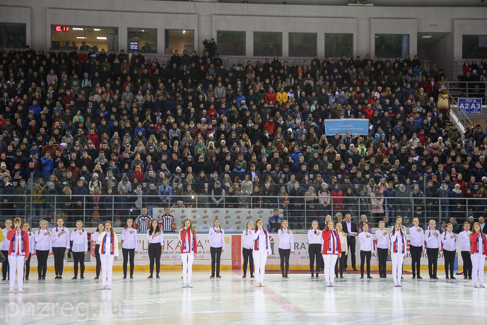 Команда Ивана Белозерцева выиграла со счетом 7:4 на льду "Дизель-Арены" у сборной российской прессы