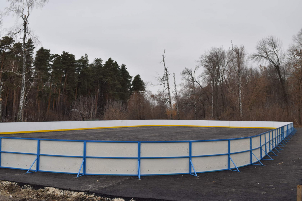 В Сердобске завершают строительство ледовой арены под открытым небом