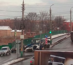 В Пензе легковушка столкнулась с трактором