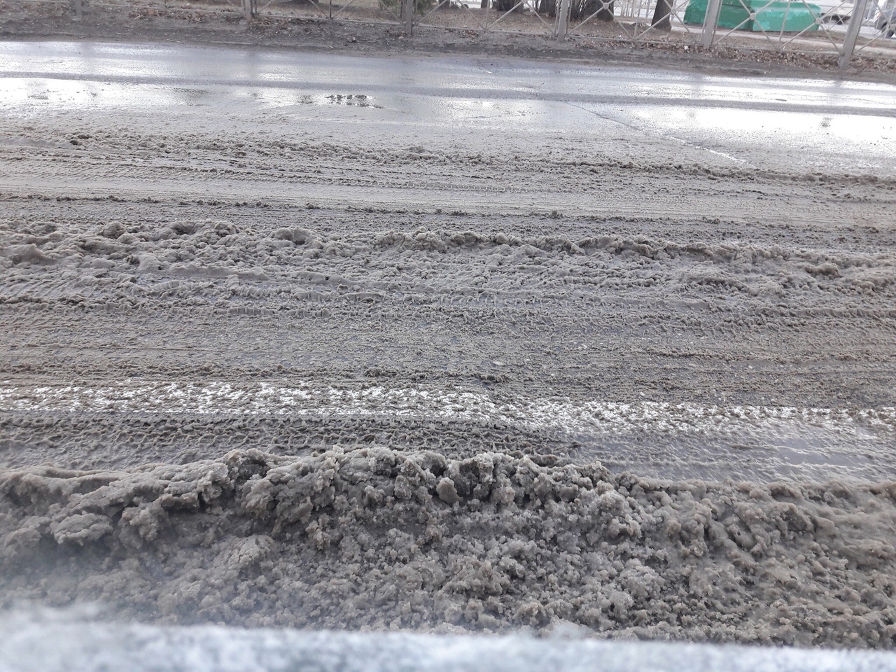 Причина гололеда на Проспекте Победы – коммунальная авария